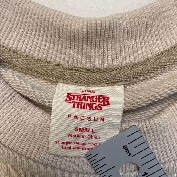 Pacsun Stranger Thing Hellfire Club Crewneck Sweatshirt Men Small Beige - Picture 6 of 7
